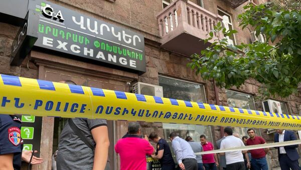 Полиция оцепила место нападения у офиса кредитной организации - Sputnik Արմենիա