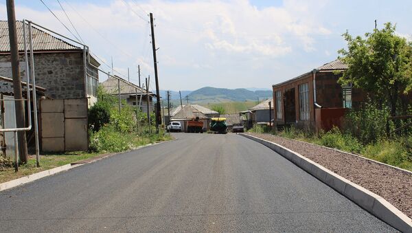 Капитальные ремонтные работы на участке дороги протяженностью 1,65 км села Верин Кармирагбюр Тавушской области - Sputnik Армения