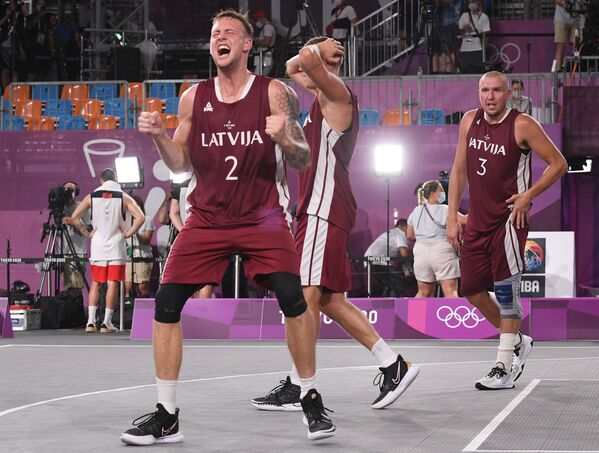 Карлис Ласманис (Латвия) радуется победе в финале соревнований по баскетболу 3х3 м - Sputnik Армения