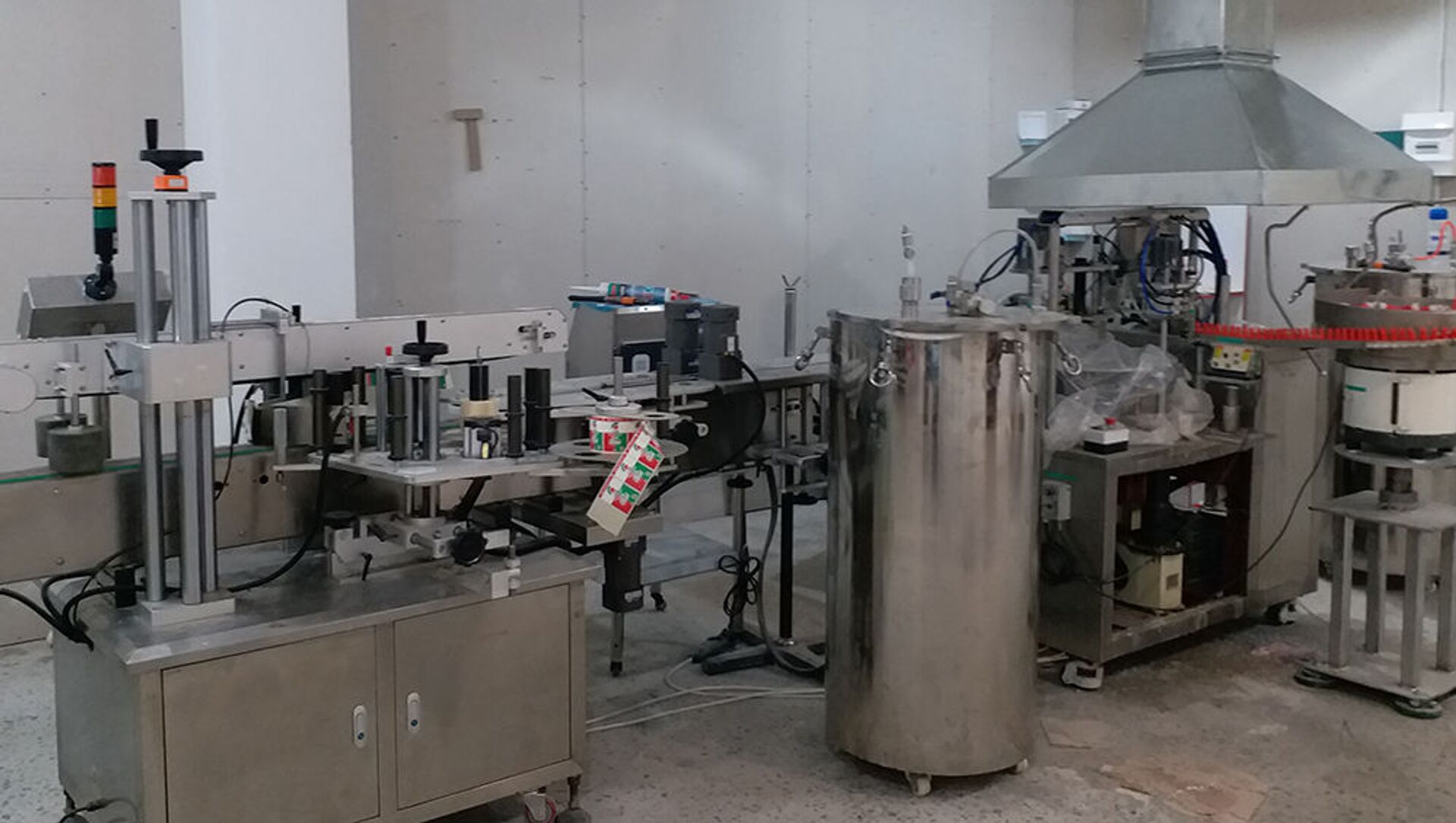 Производство отечественного клея, налаженное в Ереване Производство отечественного клея, налаженное в Ереване - Sputnik Армения, 1920, 09.08.2021