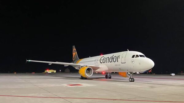 Самолет авиакомпании “Condor” в аэропорту Звартноц - Sputnik Армения