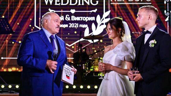 Александр Лукашенко на свадьбе старшей внучки Виктории - Sputnik Արմենիա