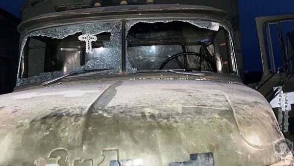 Попавший под обстрел ВС Азербайджана военный грузовик - Sputnik Արմենիա