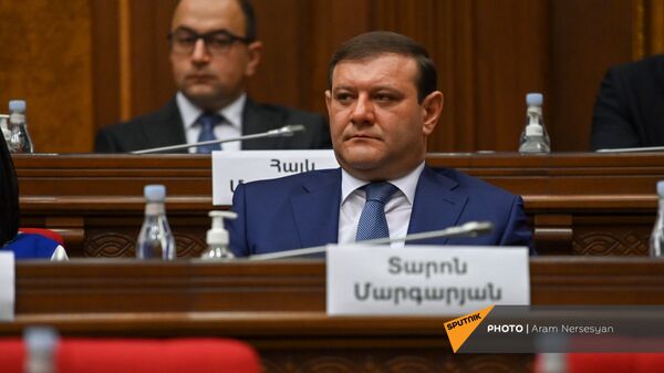 Тарон Маргарян перед началом первого заседания парламента Армении 8-го созыва (2 августа 2021). Еревaн - Sputnik Армения