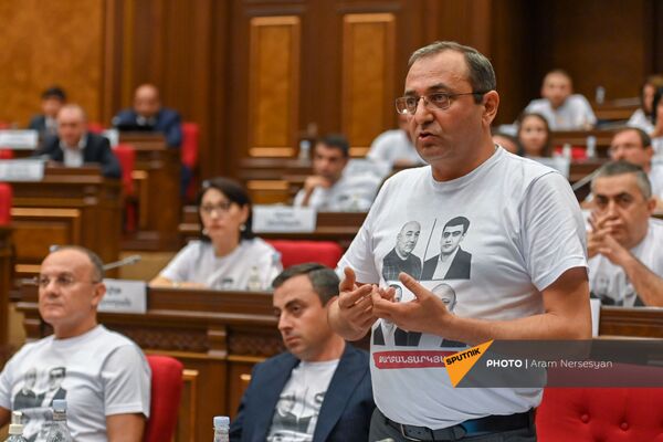 Арцвик Минасян во время первого заседания парламента Армении 8-го созыва (2 августа 2021). Еревaн - Sputnik Армения