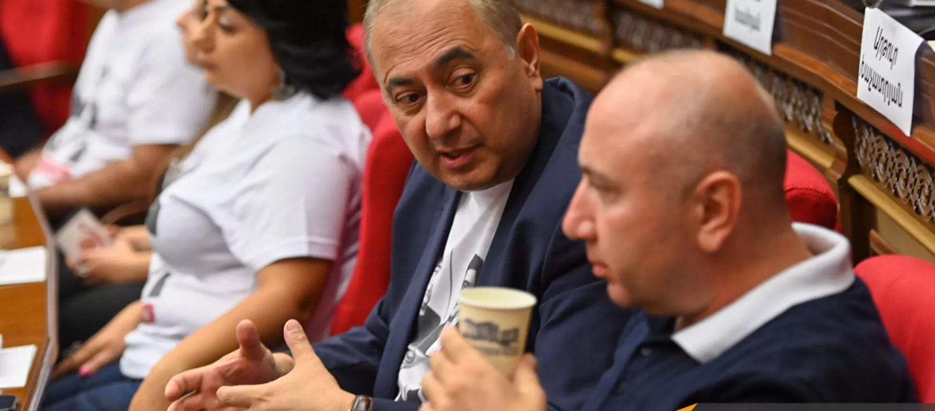 Депутаты блока Айастан во время первого заседания парламента Армении 8-го созыва (2 августа 2021). Еревaн - Sputnik Армения, 1920, 23.08.2021
