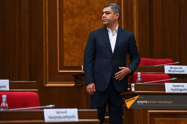 Артур Ванецян перед началом первого заседания парламента Армении 8-го созыва (2 августа 2021). Еревaн - Sputnik Армения