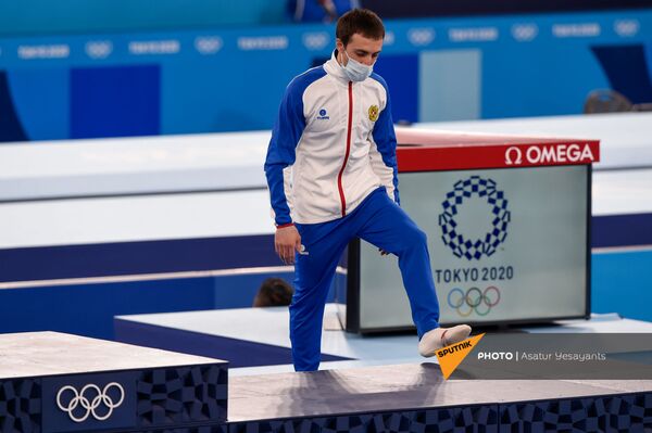 Бронзовый призер XXXII летних Олимпийских игр, гимнаст Артур Давтян на чемпионском помосте (2 августа 2021). Токио - Sputnik Армения
