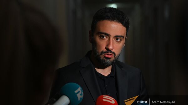 Арам Вардеванян во время интервью во время первого заседания парламента Армении 8-го созыва (2 августа 2021). Еревaн - Sputnik Армения