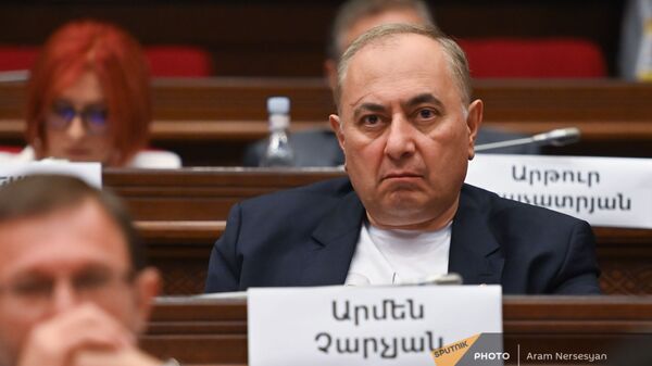 Армен Чарчян во время первого заседания парламента Армении 8-го созыва (2 августа 2021). Еревaн - Sputnik Արմենիա