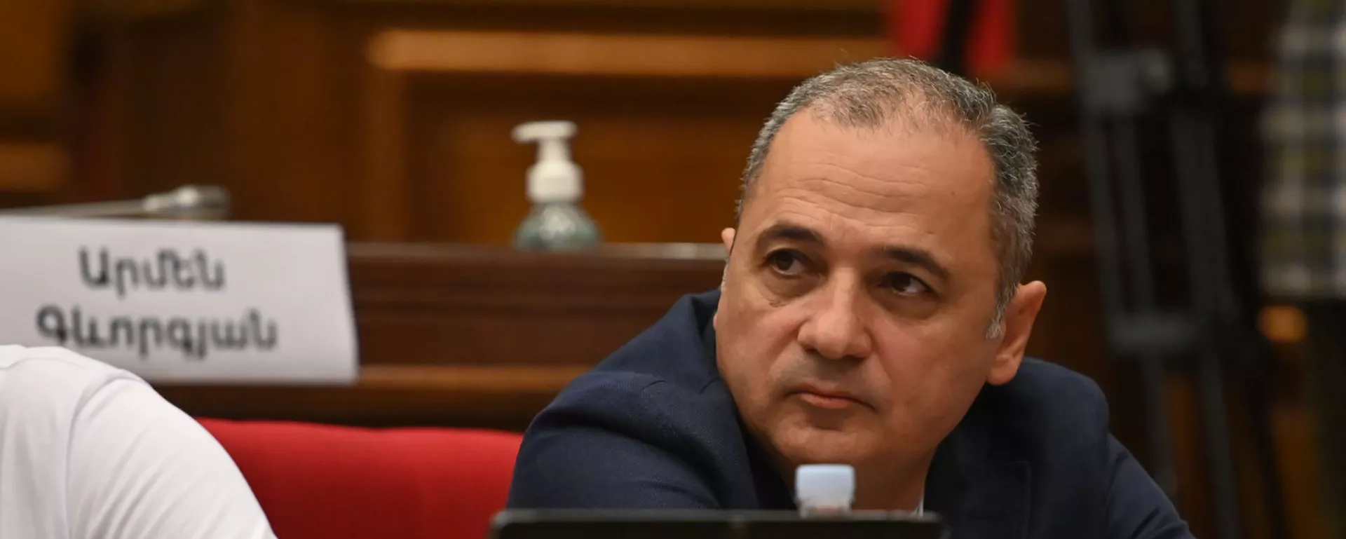 Ваге Акопян во время первого заседания парламента Армении 8-го созыва (2 августа 2021). Еревaн - Sputnik Армения, 1920, 10.08.2021