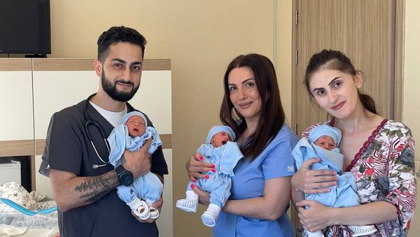Новорожденная тройня в Шенгавитском медицинском центре - Sputnik Արմենիա