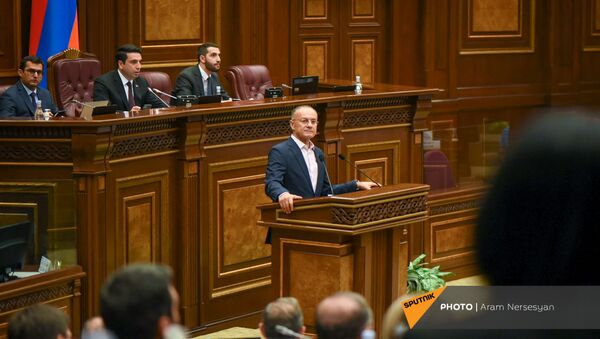 Сейран Оганян на заседании Парламента (4 августа 2021). Еревaн - Sputnik Արմենիա