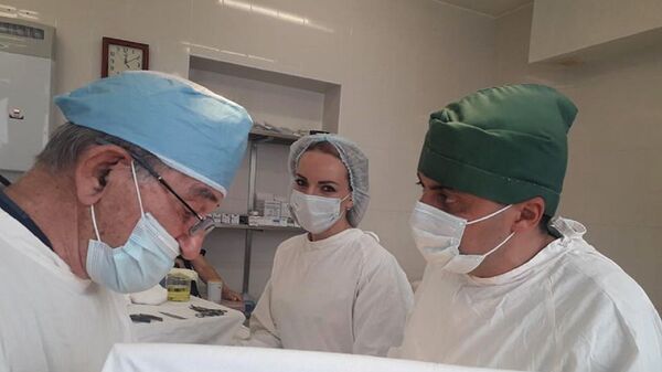 Операция ребенка с тяжелым пороком в клинике детской и неонатальной реанимации Университетской больницы ЕГМУ «Мурацан» - Sputnik Армения