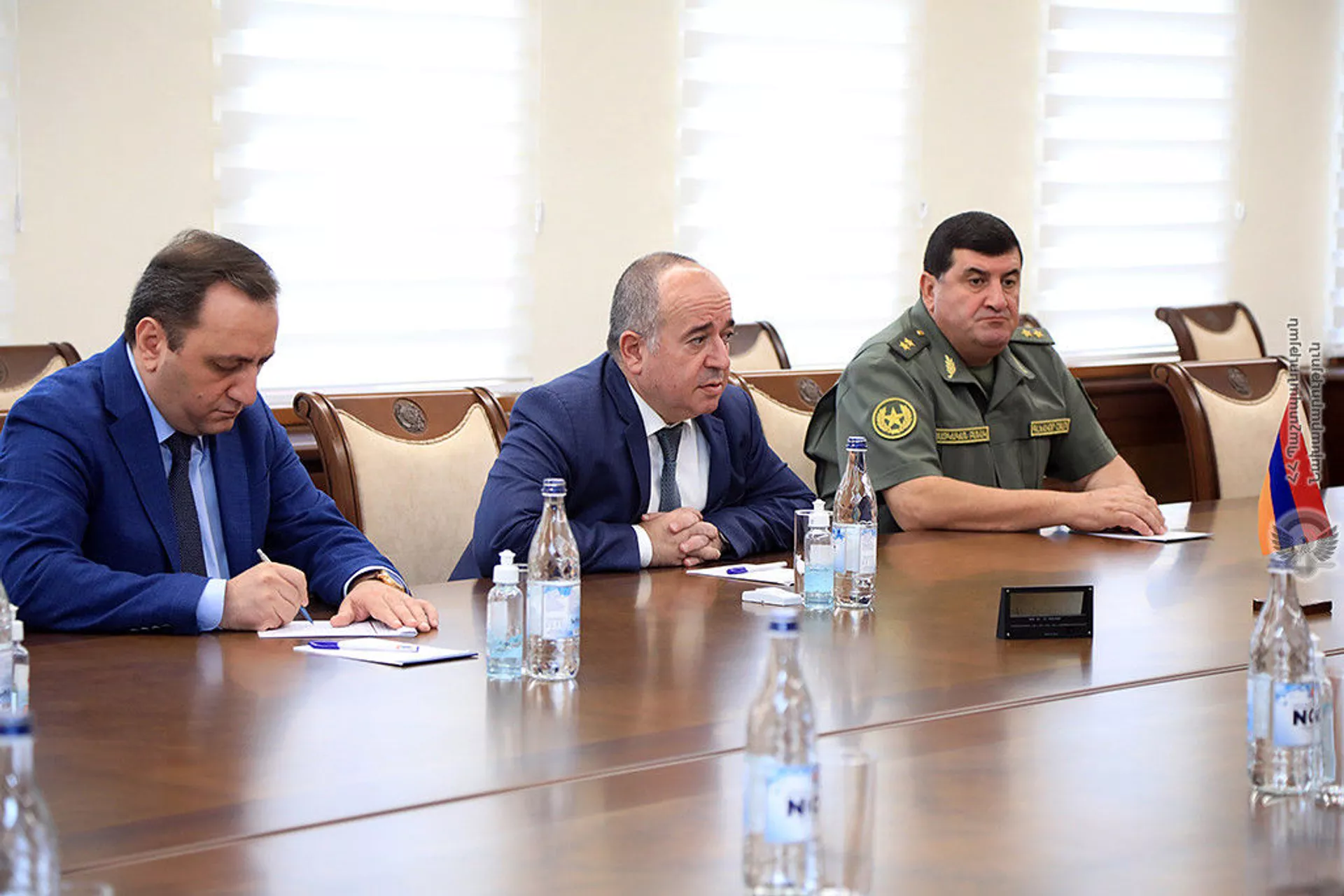 Министр обороны Аршак Карапетян встретился с руководителем Российского миротворческого контингента в Карабахе, генерал-лейтенантом Рустамом Мурадовым (5 августа 2021). Еревaн Министр обороны Аршак Карапетян встретился с руководителем Российского миротворческого контингента в Карабахе, генерал-лейтенантом Рустамом Мурадовым (5 августа 2021). Еревaн - Sputnik Армения, 1920, 14.09.2021
