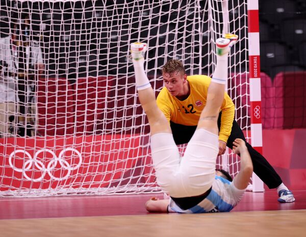 Արգենտինացի մարզիկն ընկնում է Տոկիոյի Օլիմպիական խաղերի մրցումների ժամանակ - Sputnik Արմենիա
