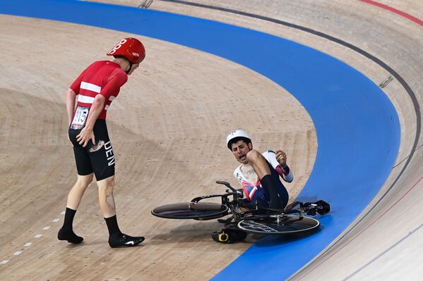 Դանիայի և Մեծ Բրիտանիայի մարզիկները Տոկիոյի Օլիմպիական խաղերում՝ տղամարդկանց թիմային սպրինտում որակավորման մրցումների ժամանակ - Sputnik Արմենիա