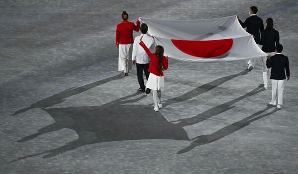 Флаг Японии на торжественной церемонии закрытия XXXII летних Олимпийских игр в Токио на Национальном олимпийском стадионе. - Sputnik Армения
