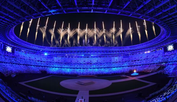Салют на торжественной церемонии закрытия XXXII летних Олимпийских игр в Токио на Национальном олимпийском стадионе. - Sputnik Армения