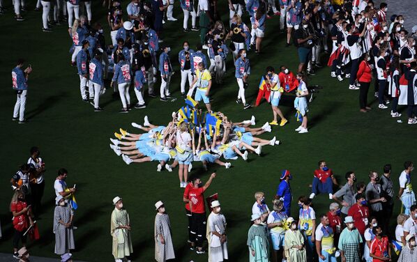 Спортсмены сборной Украины на торжественной церемонии закрытия XXXII летних Олимпийских игр в Токио на Национальном олимпийском стадионе. - Sputnik Армения