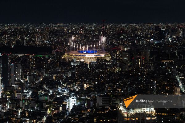 Салют во время торжественной церемонии закрытия XXXII летних Олимпийских игр в Токио - Sputnik Армения