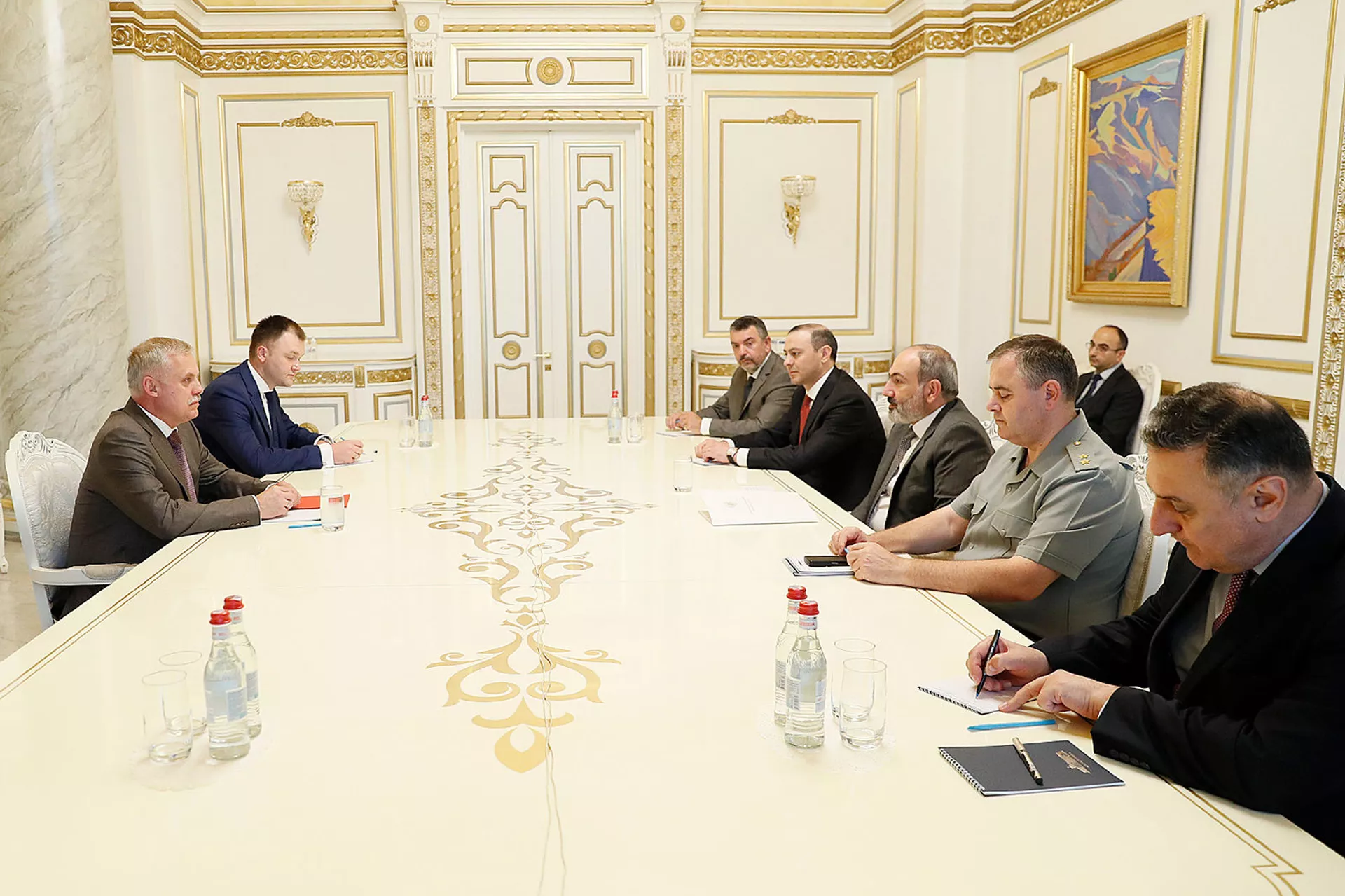 Премьер-министр Никол Пашинян встретился с генеральным секретарем ОДКБ Стансилавом Засем (10 августа 2021). Еревaн Премьер-министр Никол Пашинян встретился с генеральным секретарем ОДКБ Стансилавом Засем (10 августа 2021). Еревaн - Sputnik Армения, 1920, 14.09.2021