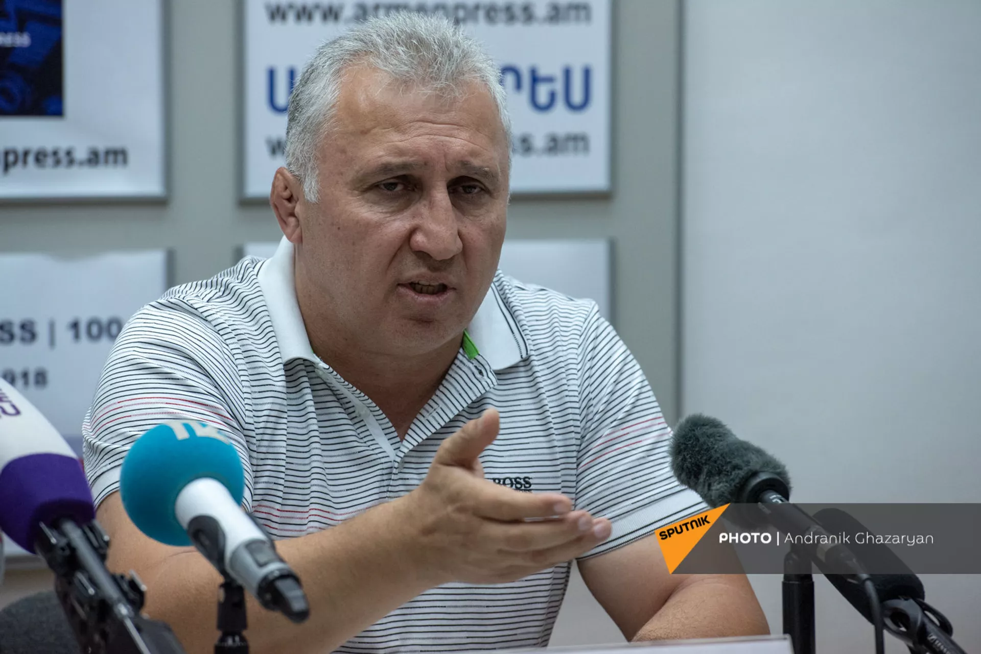 Пресс-конференция главного тренера сборной Армении по греко-римской борьбе Эдуарда Саакяна и тренера сборной Геворга Алексаняна (11 августа 2021). Еревaн Пресс-конференция главного тренера сборной Армении по греко-римской борьбе Эдуарда Саакяна и тренера сборной Геворга Алексаняна (11 августа 2021). Еревaн - Sputnik Армения, 1920, 14.09.2021