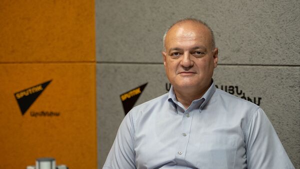 Политолог Виген Акопян в гостях радио Sputnik - Sputnik Արմենիա