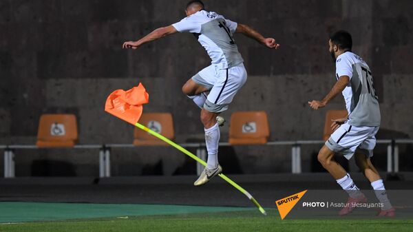 Нападающий Алашкерта Александар Глишич радуется победному голу в ворота Кайрата во время второго матча квалификационного раунда Лиги Европы (12 августа 2021). Еревaн - Sputnik Армения
