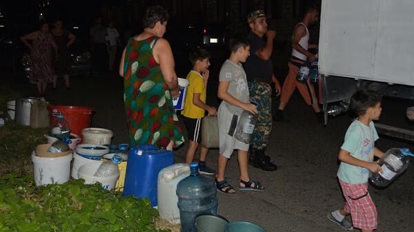 МЧС Карабаха помогает жителям с питьевой водой - Sputnik Արմենիա