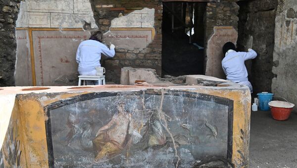 Реставраторы работают в новом районе «Термополий» на археологическом участке Помпеи - Sputnik Армения