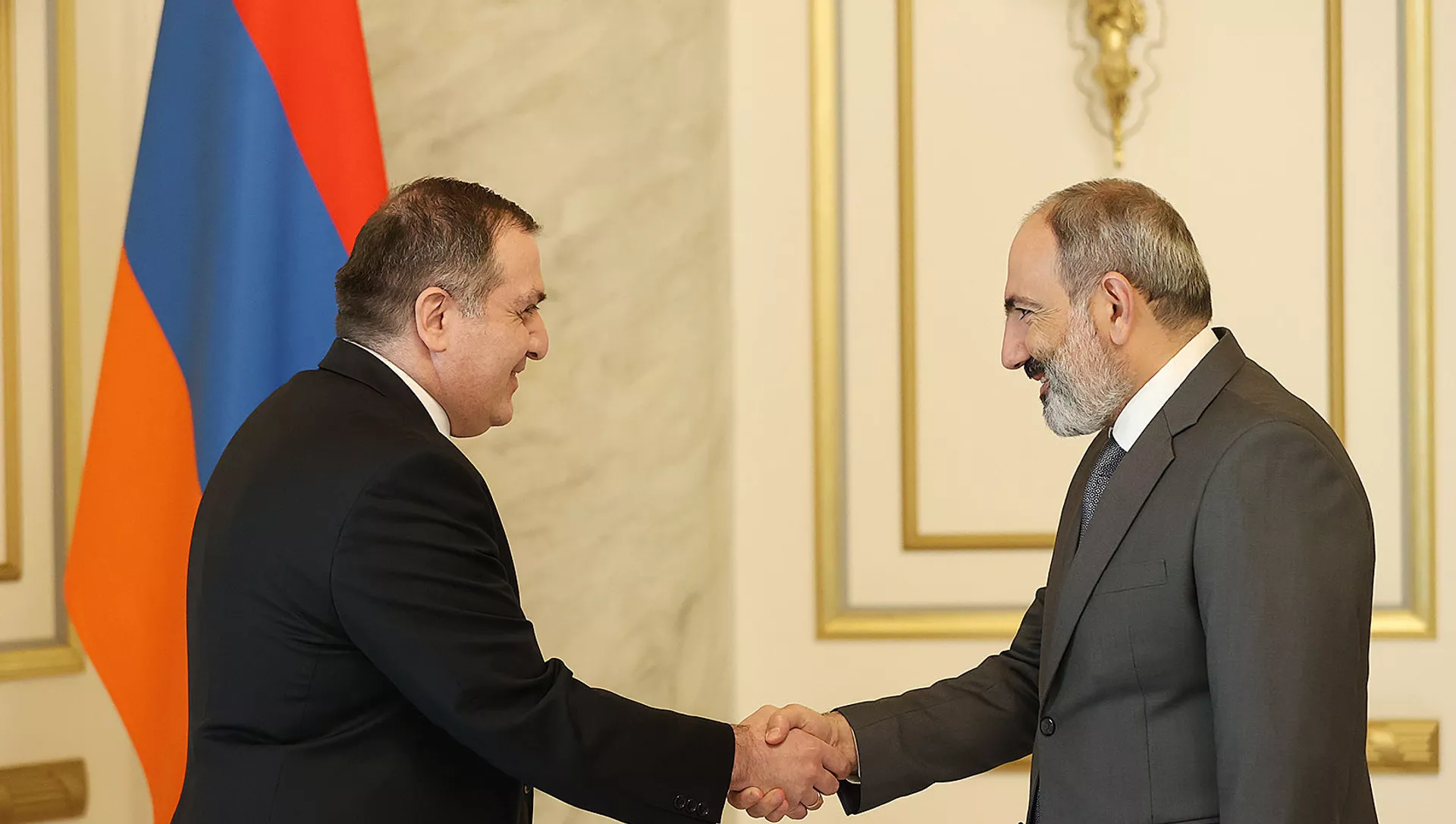 Премьер-министр Никол Пашинян принял Чрезвычайного и Полномочного Посла Грузии в Армении Георгия Саганелидзе (13 августа 2021). Еревaн