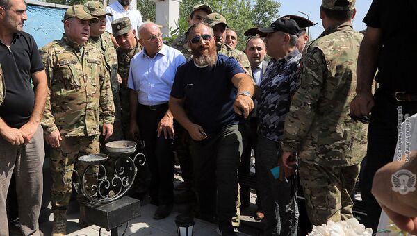 Vинистр обороны Аршак Карапетян посетил военный пантеон «Ераблур» (13 августа 2021). Еревaн - Sputnik Արմենիա