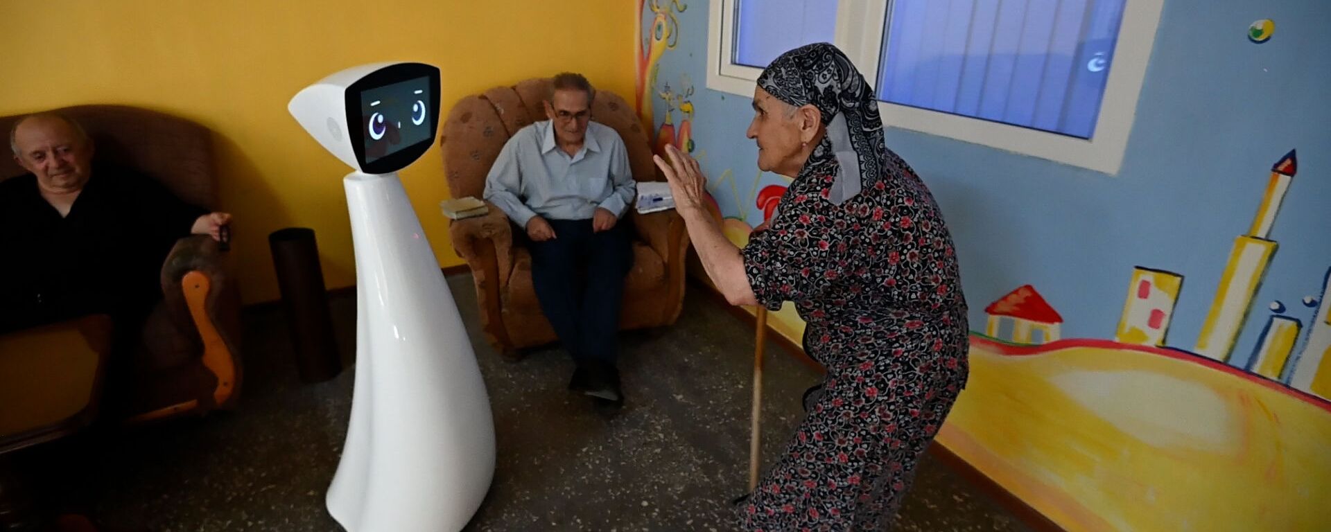 Робот по имени Робин изменил жизнь дома престарелых в Норке - Sputnik Армения, 1920, 15.08.2021