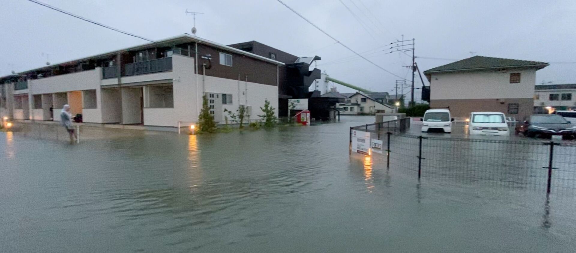 Затопленная улица во время сильного дождя в Куруме, префектура Фукуока (14 августа 2021). Япония - Sputnik Արմենիա, 1920, 14.08.2021