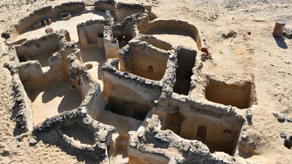Древнее христианское сооружение, обнаруженное на стоянке Тал Гануб Каср Аль-Аджуз на западе Египта - Sputnik Армения