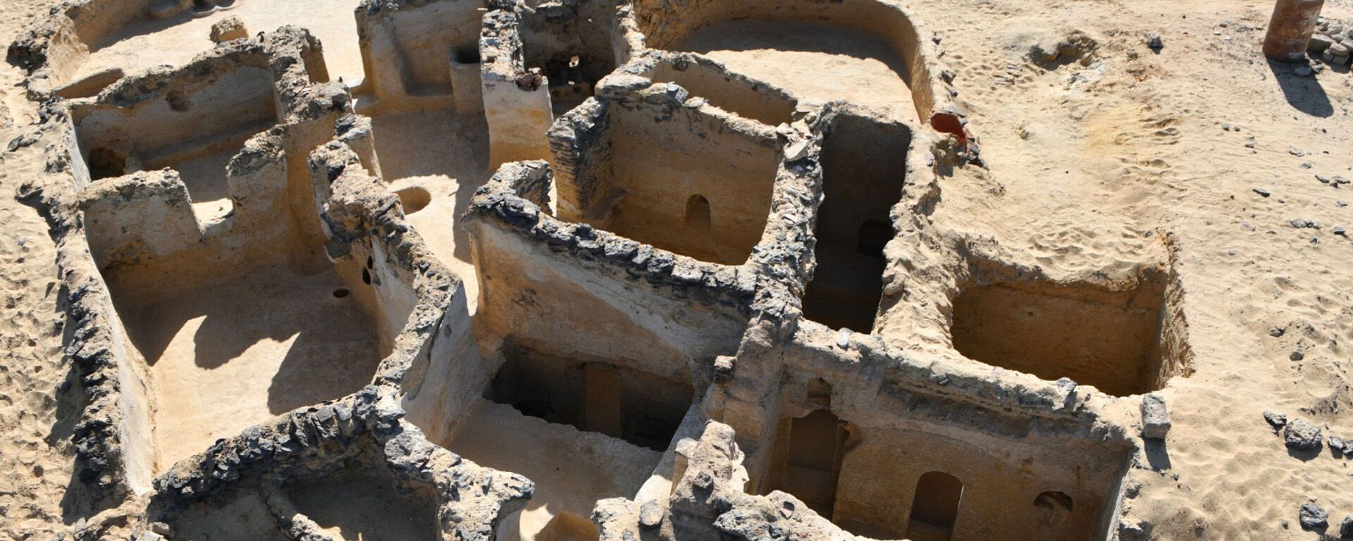 Древнее христианское сооружение, обнаруженное на стоянке Тал Гануб Каср Аль-Аджуз на западе Египта - Sputnik Արմենիա, 1920, 15.08.2021