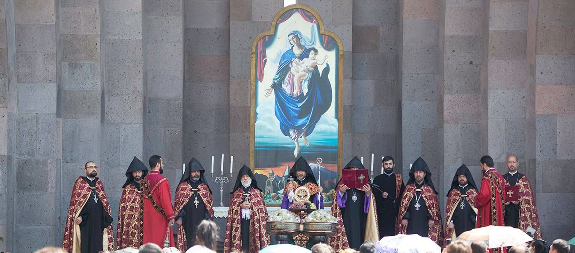 В Первопрестольном  Эчмиадзине отмечается Праздник Преображения Пресвятой Богородицы (15 августа 2021). Эчмиадзин - Sputnik Армения, 1920, 15.08.2021