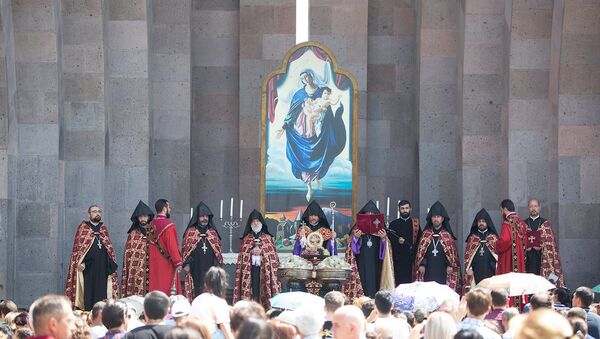 В Первопрестольном  Эчмиадзине отмечается Праздник Преображения Пресвятой Богородицы (15 августа 2021). Эчмиадзин - Sputnik Армения