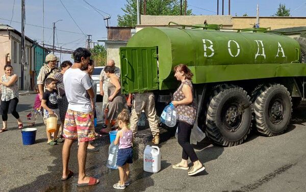 Российские миротворцы помогают жителям Карабаха с питьевой водой - Sputnik Армения