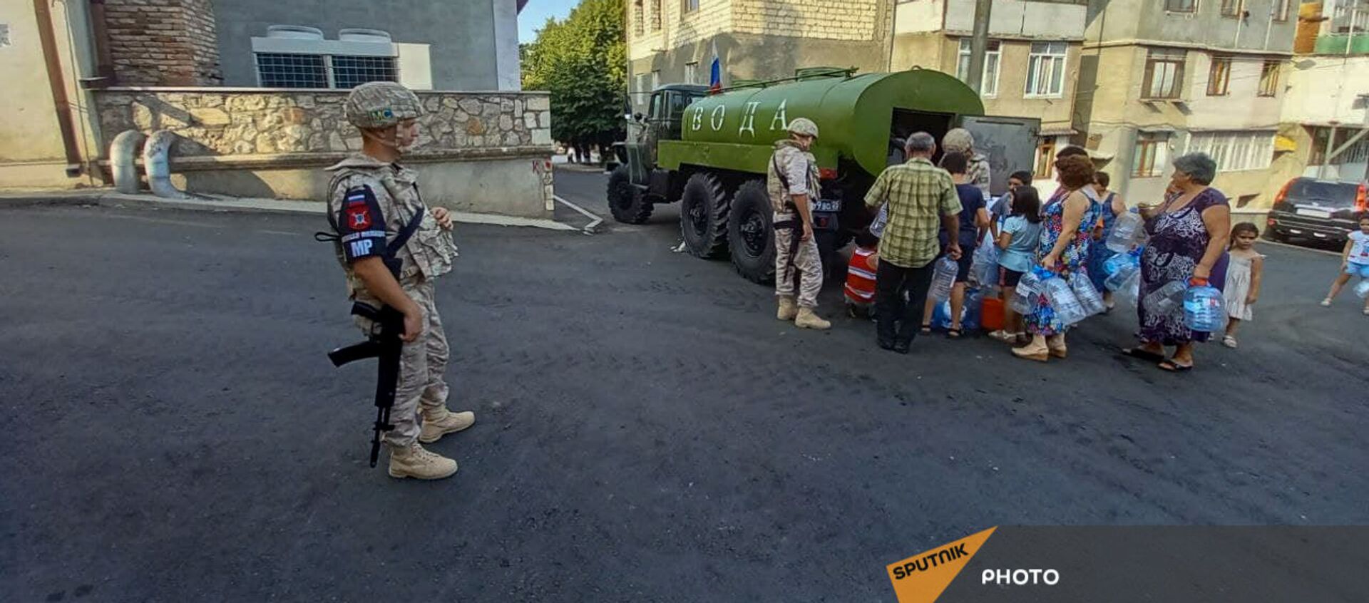 Российские миротворцы помогают жителям Карабаха с питьевой водой - Sputnik Արմենիա, 1920, 16.08.2021