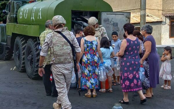 Российские миротворцы помогают жителям Карабаха с питьевой водой - Sputnik Армения