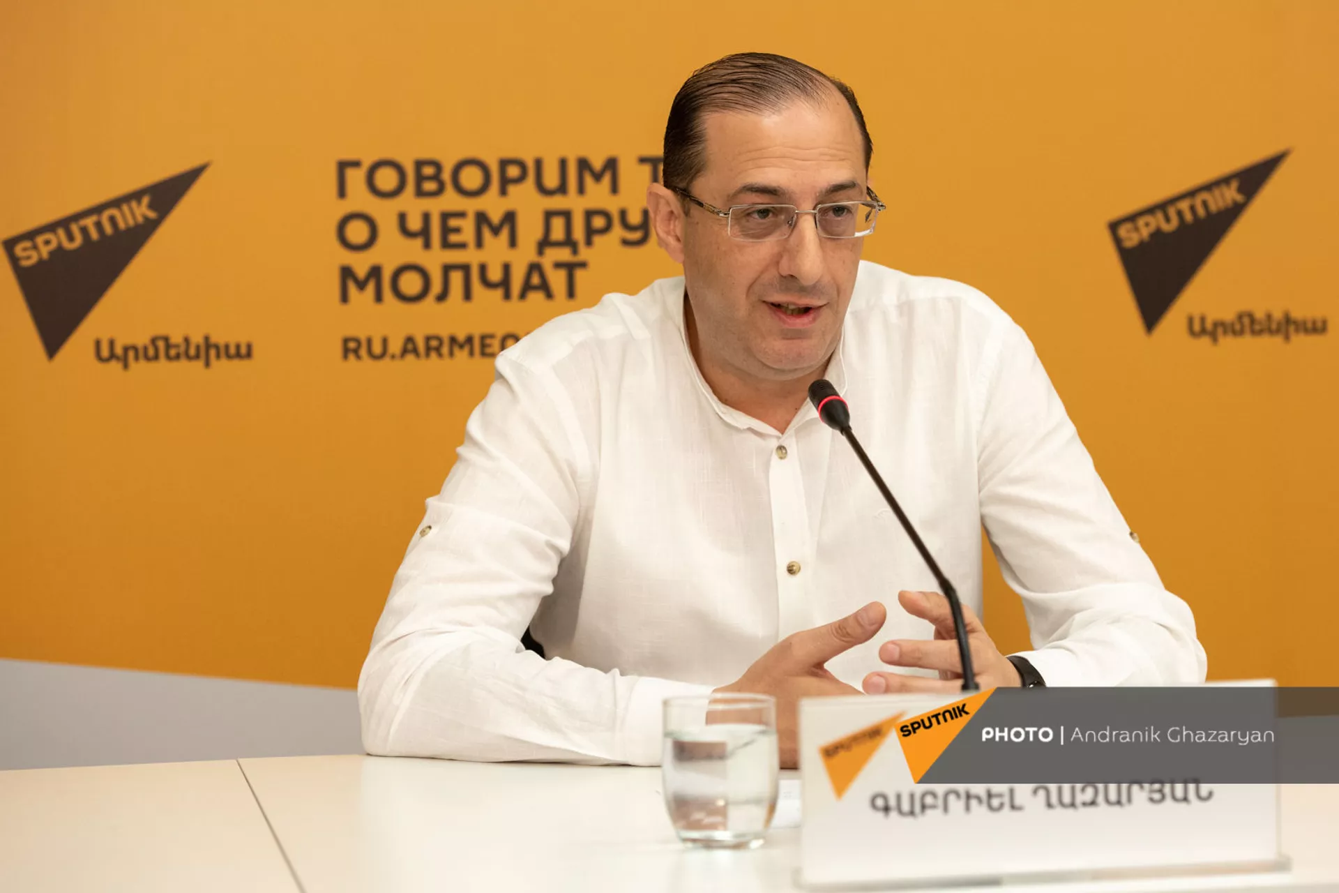 Пресс-конференция экс-министра спорта и по делам молодежи, председателя Федерации прыжков в воду Армении Габриэла Казаряна (17 августа 2021). Еревaн - Sputnik Армения, 1920, 14.09.2021