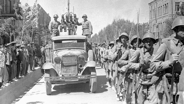 Советские войска вступают в город Тавриз, Иран (26 августа 1941) - Sputnik Արմենիա