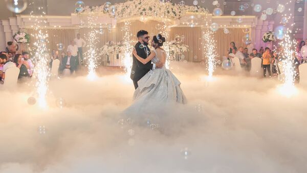 Вреж и Кристина во время свадебного танца - Sputnik Армения