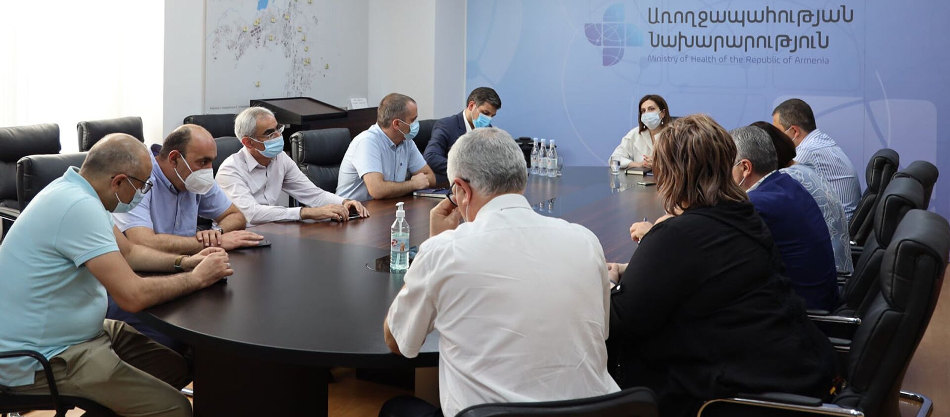 Министр здравоохранения Анаит Аванесян провела рабочую встречу-обсуждение с руководителями медорганизаций, занимающимися лечением больных COVID-19 (20 августа 2021). Еревaн - Sputnik Արմենիա, 1920, 20.08.2021