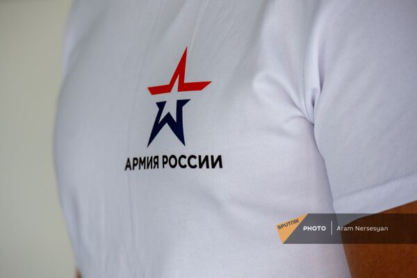 Российская делегация прибыла в Дилижан для участия в  конкурсе Воин мира в рамках Армейских международных игр-2021. - Sputnik Армения