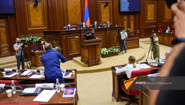Инцидент в Парламенте Армении во время очередного заседания (25 августа 2021). Еревaн - Sputnik Արմենիա