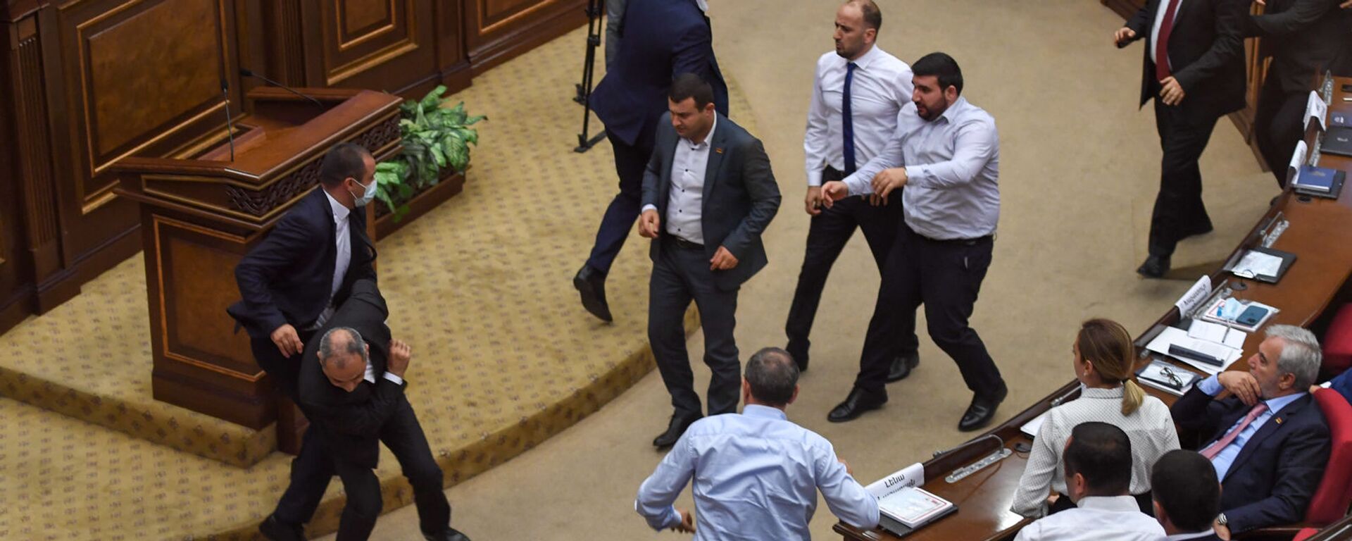 Потасовка в Парламенте Армении во время очередного заседания (25 августа 2021). Еревaн - Sputnik Армения, 1920, 25.08.2021