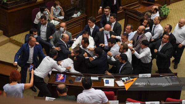 Потасовка в Парламенте Армении во время очередного заседания (25 августа 2021). Еревaн - Sputnik Արմենիա